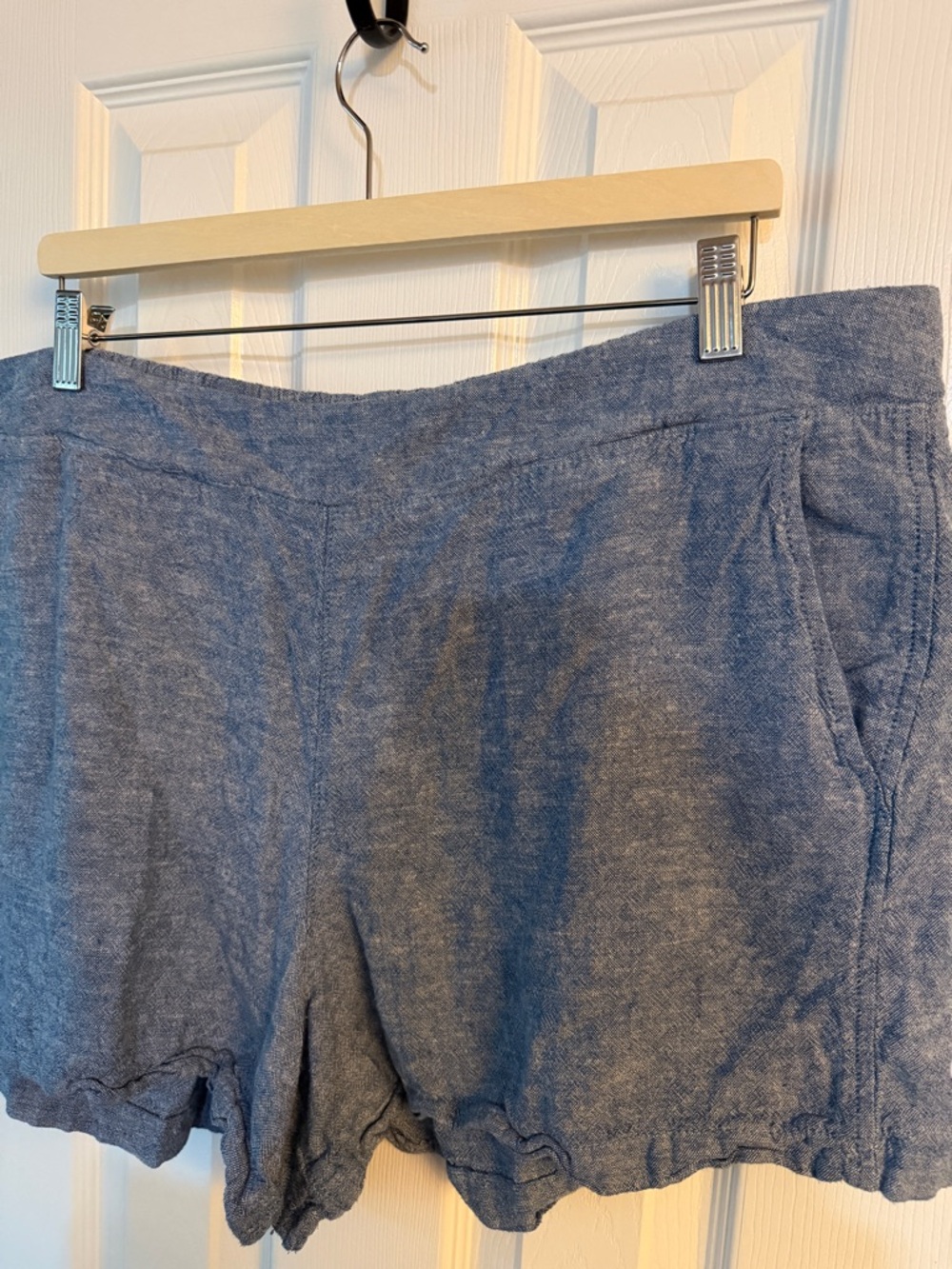 GAP Women's Light Chambray High-Waist Shorts - Denim Blue - Picture 3 of 6